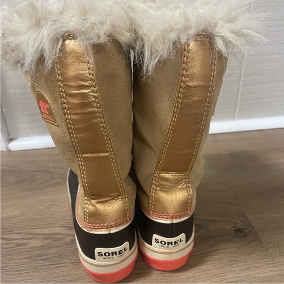 Sorel tan and gold Winter Boots with faux fur size 7 - Picture 6 of 13